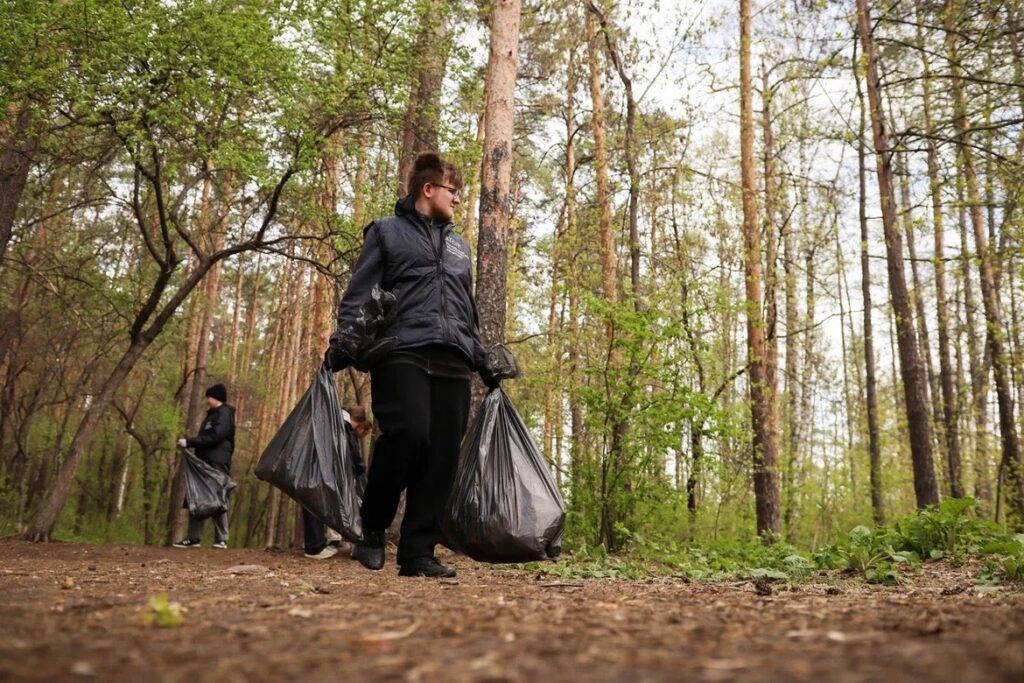 Волонтеры РЭО провели субботник в Каменных палатках!